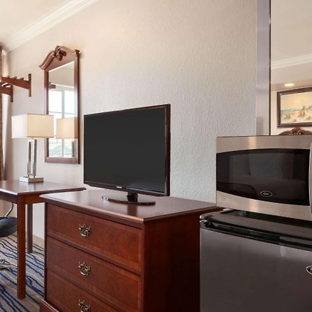 Days Inn By Wyndham Eureka Ca Екстер'єр фото